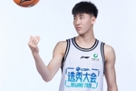 相关方面表示，江苏男篮与新秀曹芷豪完成为期两年的签约